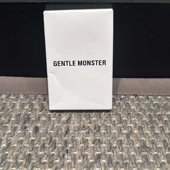 Gentle Monster lense Glasses Cloth / Authentic Card - Picture 4 of 4